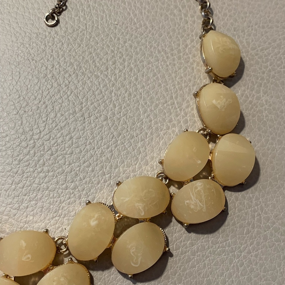 Light Honey Colored Stone Necklace - Picture 3 of 4